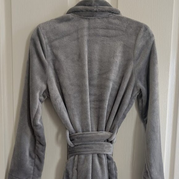 Shawl Collar Plush Gray Robe Sz Small NWOT - Picture 2 of 6